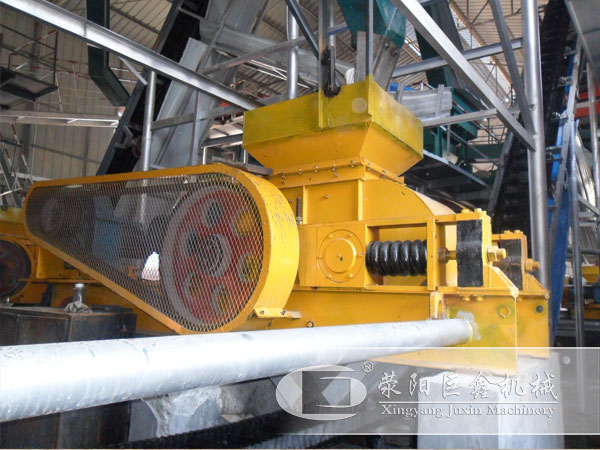 南陽石英石制沙機(jī)石英沙生產(chǎn)現(xiàn)場(chǎng)