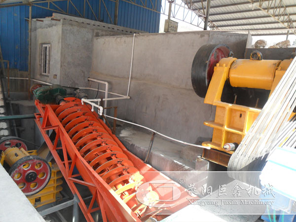 南陽石英砂制沙生產(chǎn)線采用的螺旋洗沙機設(shè)備