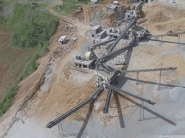 日產(chǎn)3000噸青石碎石制砂生產(chǎn)線現(xiàn)場(chǎng)