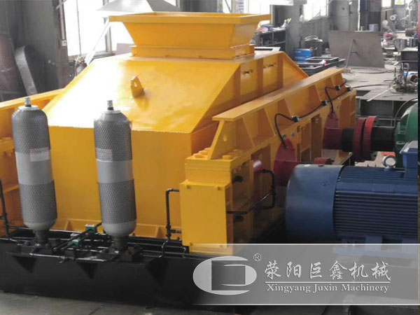 大型液壓對輥制砂機(jī)
