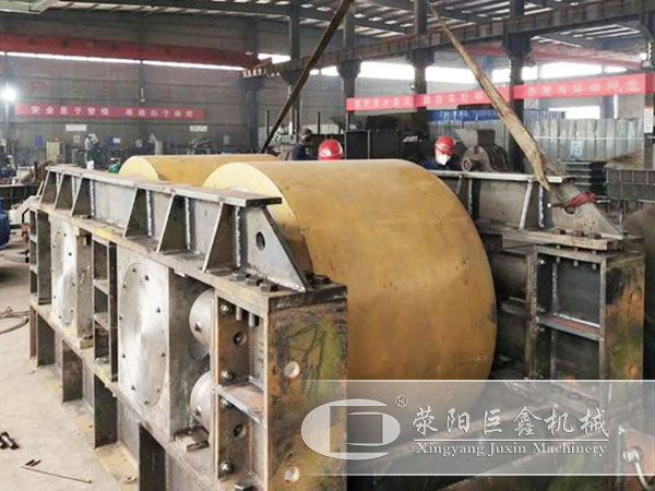 全液壓對輥制沙機(jī)制作中