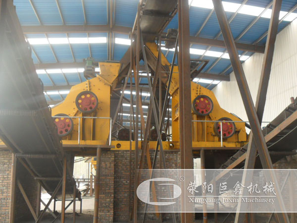 煤炭破碎機(jī)安裝現(xiàn)場(chǎng)