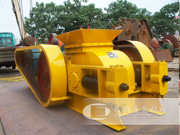 時(shí)產(chǎn)100噸左右的對(duì)輥制沙機(jī)設(shè)備